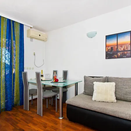 5 Bedroom Lovely In Holiday home Trogir