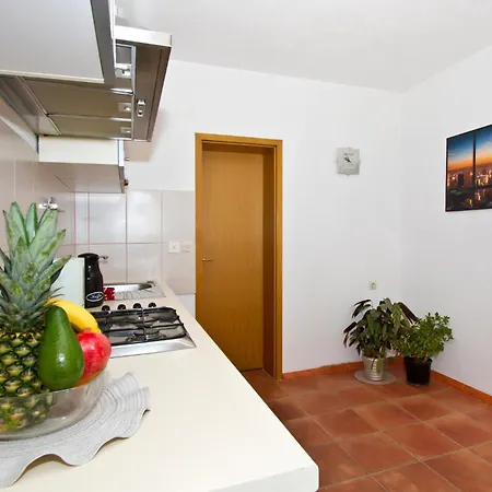 5 Bedroom Lovely In