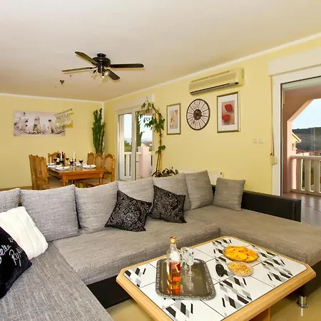 Holiday home 5 Bedroom Lovely In *
