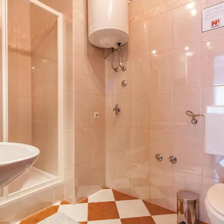 5 Bedroom Lovely In