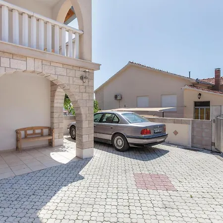 Holiday home 5 Bedroom Lovely In *