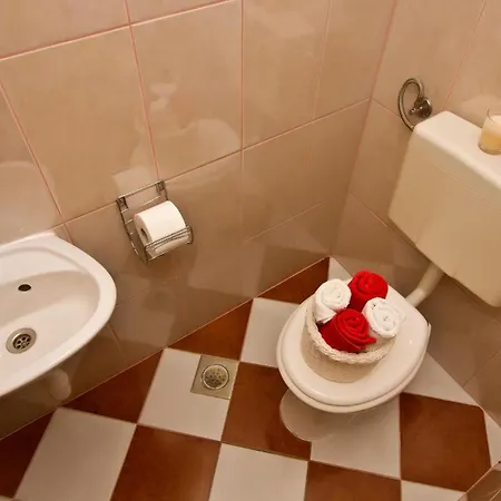 5 Bedroom Lovely In Holiday home *