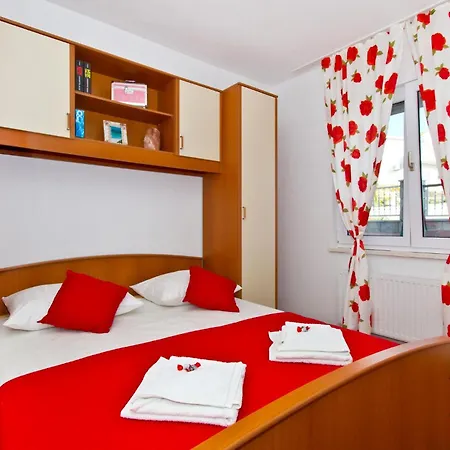 Holiday home 5 Bedroom Lovely In *