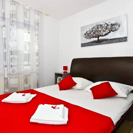 5 Bedroom Lovely In Holiday home