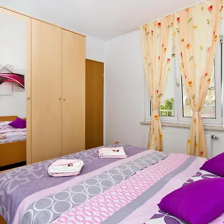 Holiday home 5 Bedroom Lovely In *
